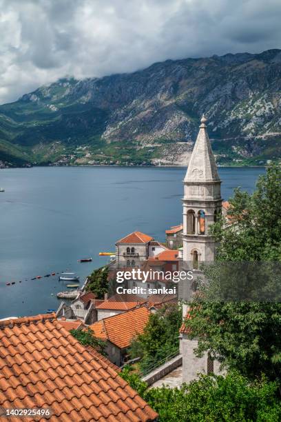 old town perast at kotor bay (boka), montenegro - 蒙特內哥羅 個照片及圖片檔