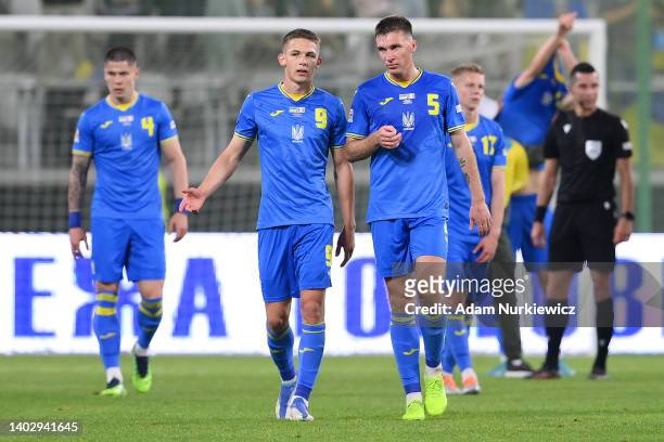 Danylo Sikan speaks with Serhiy Sydorchuk of Ukraine after the final whistle of the UEFA Nations League - League B Group 1 match between Ukraine and...
