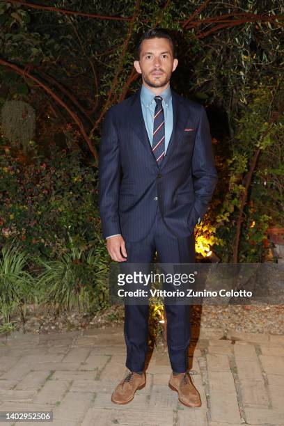 Jonathan Bailey attends the Brunello Cucinelli Summer Dinner at 102. Pitti Immagine Uomo at Serre Torrigiani on June 14, 2022 in Florence, Italy.