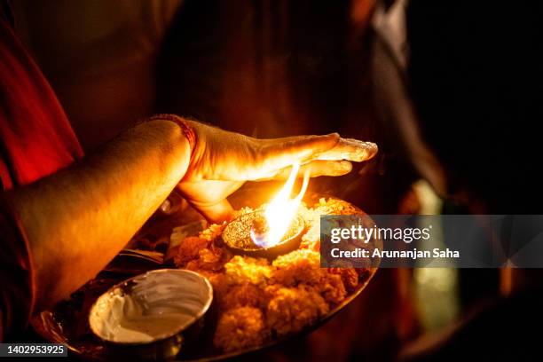 varanasi banaras india - hindu aarti stock pictures, royalty-free photos & images