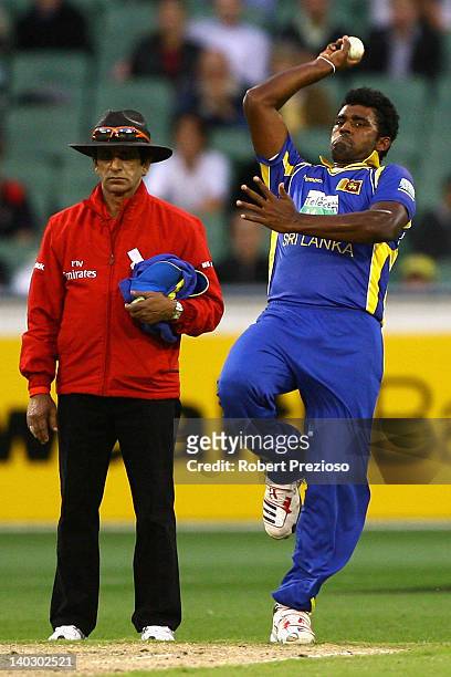 Thisara Perera of Sri Lanka bowls during the One Day International match between Australia and Sri Lanka at Melbourne Cricket Ground on March 2, 2012...