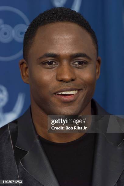 Wayne Brady backstage at the 52nd Emmy Awards Show at the Shrine Auditorium, September 10, 2000 in Los Angeles, California.