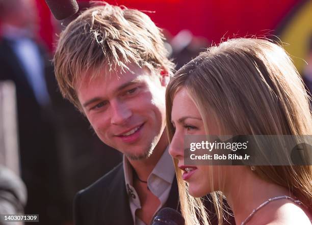 Brad Pitt and Jennifer Aniston arrive at the 52nd Emmy Awards Show at the Shrine Auditorium, September 10, 2000 in Los Angeles, California.