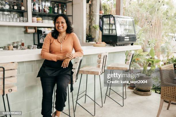 oportunidades de negocio en una recesión económica - mexican restaurant interior fotografías e imágenes de stock