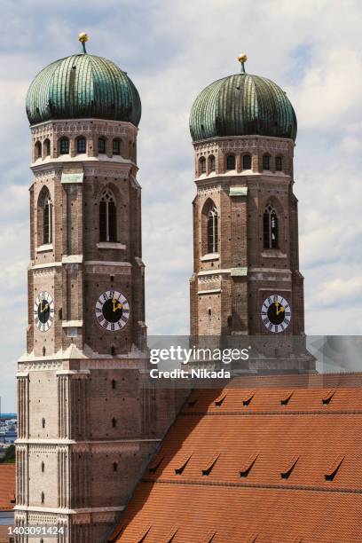 múnich, alemania - iglesia de nuestra señora (frauenkirche) - catedral de múnich fotografías e imágenes de stock