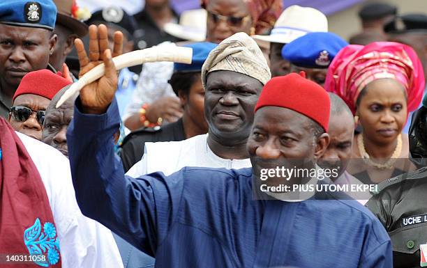 Nigerian President Goodluck Jonathan arrives to attend the funeral service of Nigeria's secessionist leader Odumegwu Ojukwu at St Michaels Catholic...