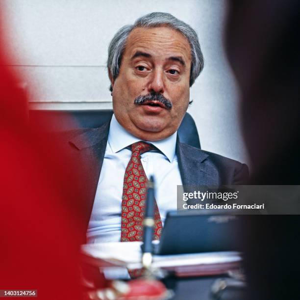 Giovanni Falcone, italian magistrate, in his office at the Ministry of Justice. May 15, 1991. Together with Paolo Borsellino, he was one of the most...