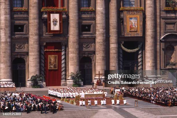 The Pope John Paul II celebrates Easter Mass in St. Peter's Square. April 22, 1984.