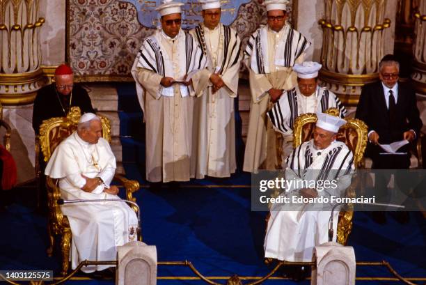 John Paul II during his visit to the Synagogue of Rome. The Pope and the Rabbi Elio Toaff. April 13, 1986.