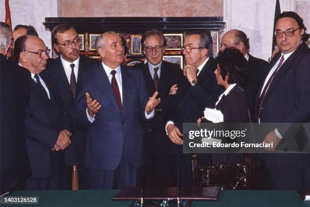 Michail Gorbaciov, Secretary General of PCUS, with Italian politicians. November 30, 1989. In the picture are recognizable Giulio Andreotti and...