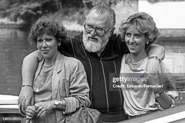Sergio Leone Italian film director between his wife Carla and daughter Raffaella. September 01, 1984.