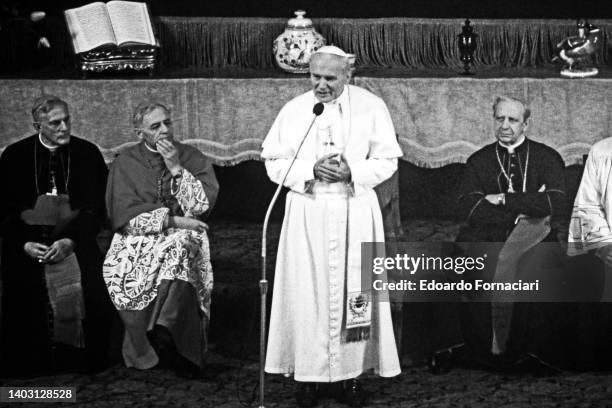 The Pope John Paul II visited the Roman Parish of St. Eugene, church of Opus Dei. From left a curial bishop, the Cardinal Ugo Poletti, the Pope and...