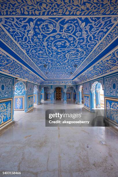 the blue room in city palace in jaipur, india - art museum stock-fotos und bilder