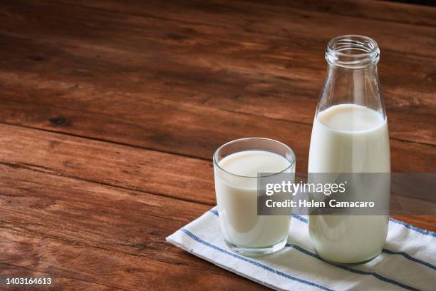 glass bottle milk on rustic wooden table. - milk bottle photos et images de collection