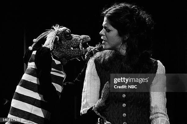 Episode 11 -- Air Date -- Pictured: Jim Henson's Puppets, Glida Radner during "No Bees" skit on January 24, 1976 -- Photo by: NBCU Photo Bank