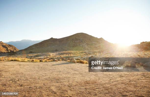 dirt parking area in desert landscape and distant mountains - alabama hills stock-fotos und bilder