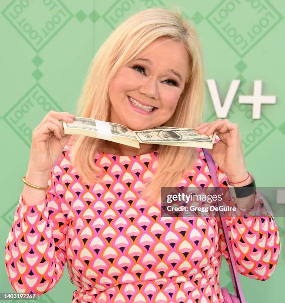 Caroline Rhea Hit Caroline Rhea Pictures Photos and Premium High Res Pictures - Getty Images