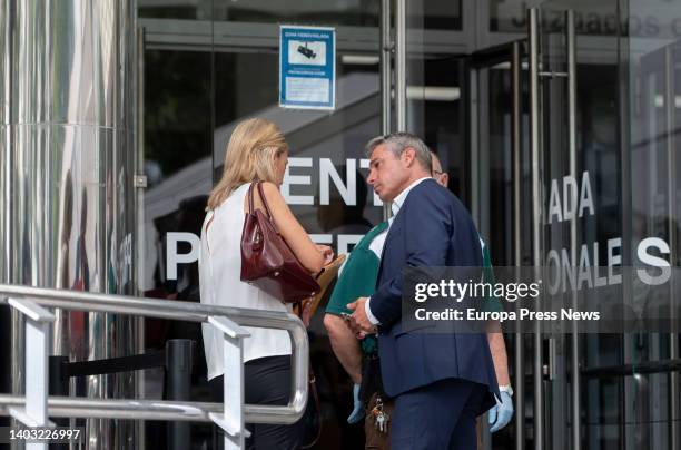 The family's lawyer, Mar de la Loma, and Silvia Indalia's partner, Daniel Puyato, on his arrival to testify at the Plaza Castilla Courts, on 16 June,...