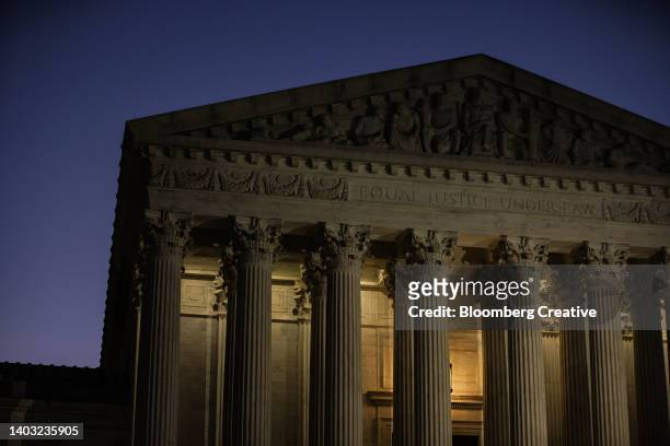 the u.s. supreme court building - justizministerium stock-fotos und bilder