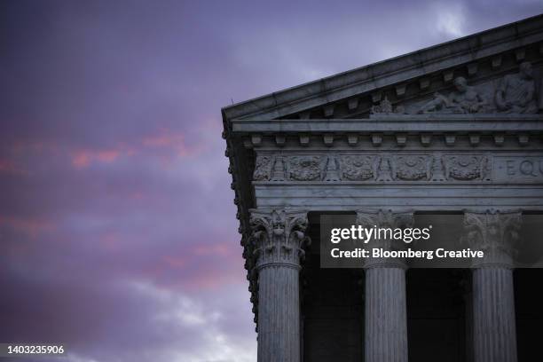 the u.s. supreme court building - supremo tribunal dos estados unidos imagens e fotografias de stock