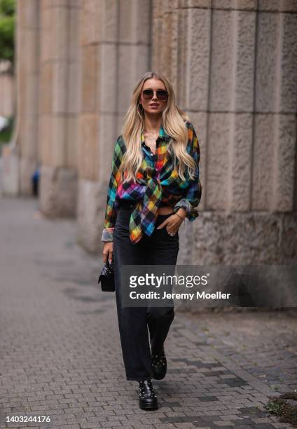 Scarlett Gartmann-Reus seen wearing a black sunglasses from Mister Spex x Scarlett Gartmann, a colorful flannel blouse shirt from R13, a black denim...