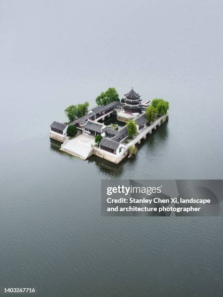 floating garden and temples - jiangsu stockfoto's en -beelden