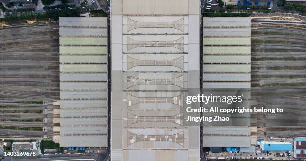 aerial photography of railway station with dense railway tracks - 成都 stockfoto's en -beelden