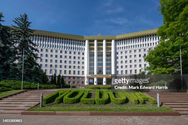 parliament building, republic of moldova - moldawien stock-fotos und bilder