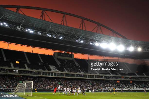 Players of Botafogo and Sao Paulo in action during a match between Botafogo and Sao Paulo as part of Brasileirao 2022 at Estadio Olímpico Nilton...