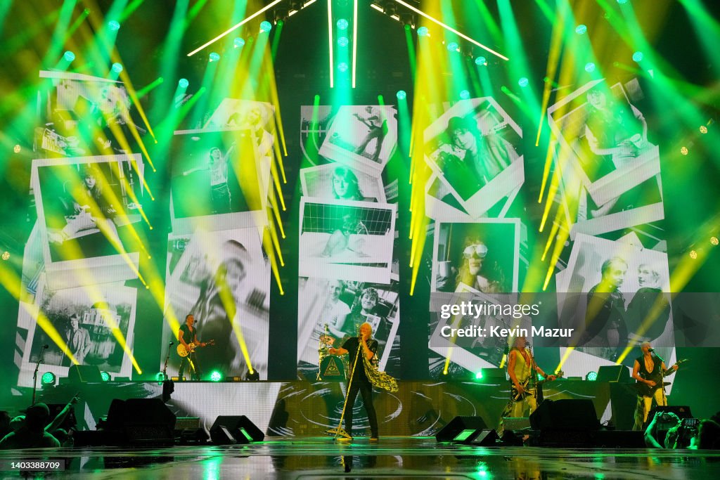 The Stadium Tour: Def Leppard, Mötley Crüe, Poison, Joan Jett and The Blackhearts and Classless Act