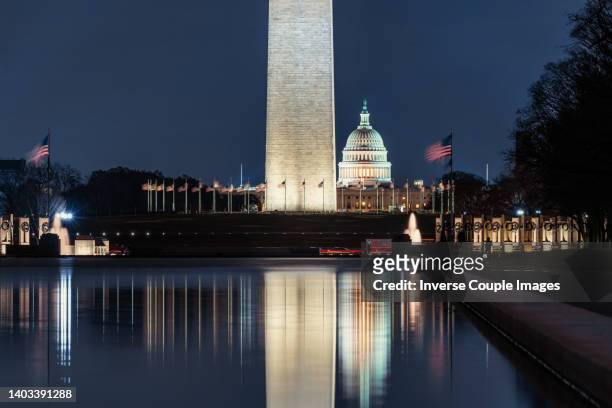 the us capitol building with washington monument with us flag - democratic party usa stockfoto's en -beelden