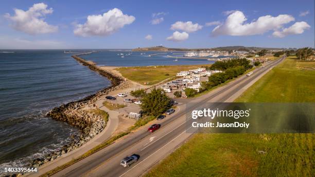 aerial view half moon bay - condado de san mateo imagens e fotografias de stock