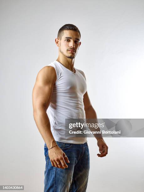 portrait of young man with scar on his face - camiseta de tirantes fotografías e imágenes de stock