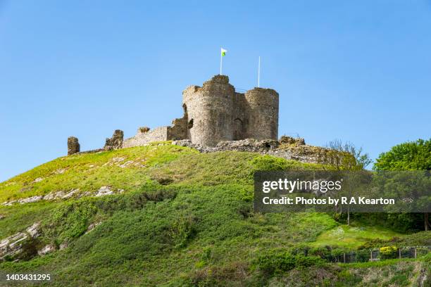 criccieth castle, lleyn peninsula, north wales - tremadog bay stock pictures, royalty-free photos & images