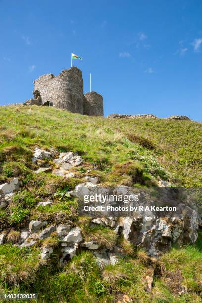 criccieth castle, lleyn peninsula, north wales - tremadog bay stock pictures, royalty-free photos & images