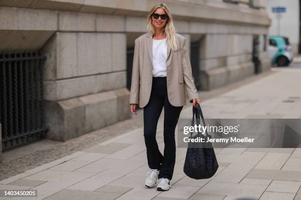 Vanessa Gieser seen wearing a black sunglasses from Celine, a white raffle blouse shirt, a beige oversize blazer from SoSue, a black slit leggings...