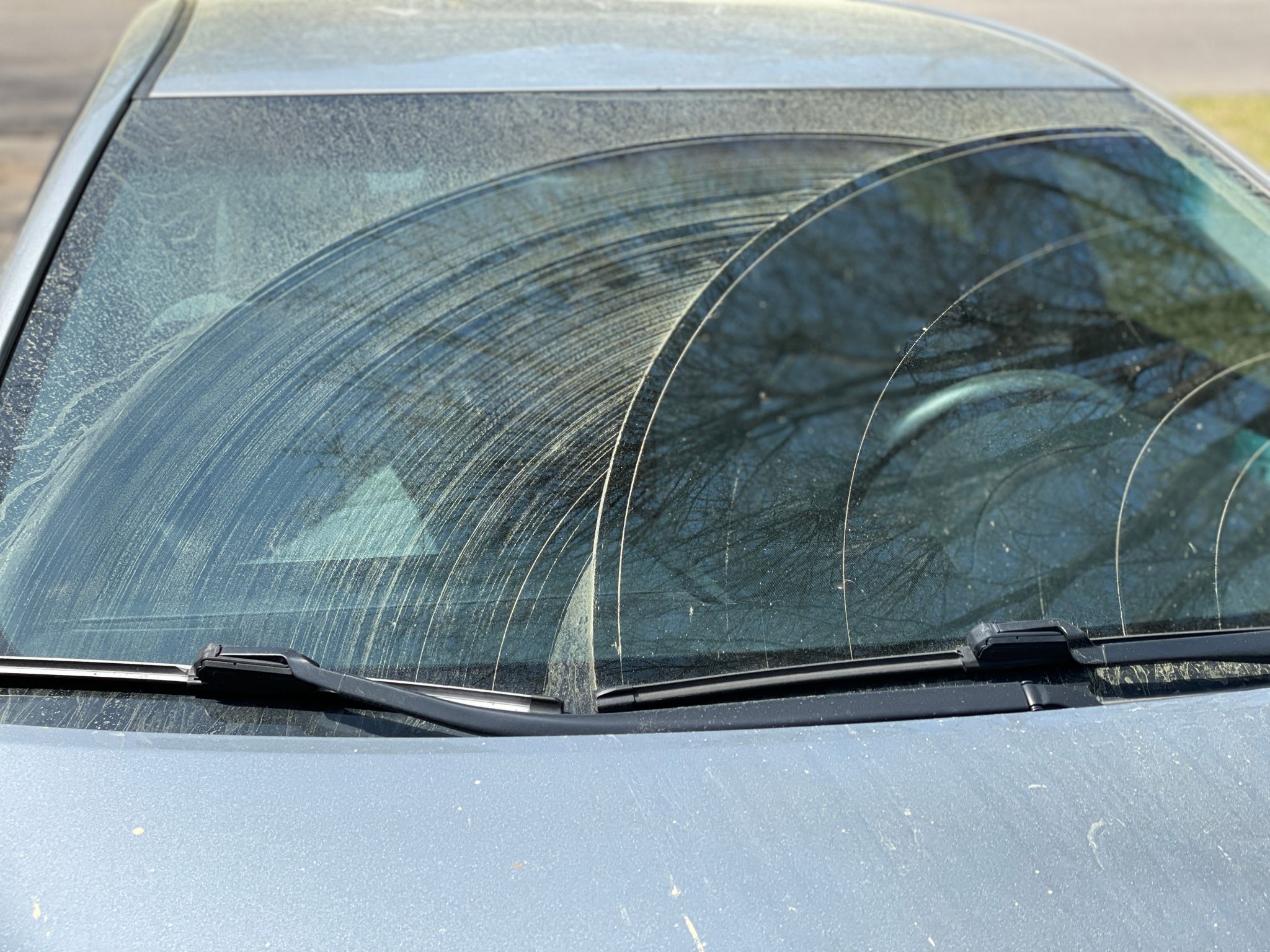 cleaning car windows