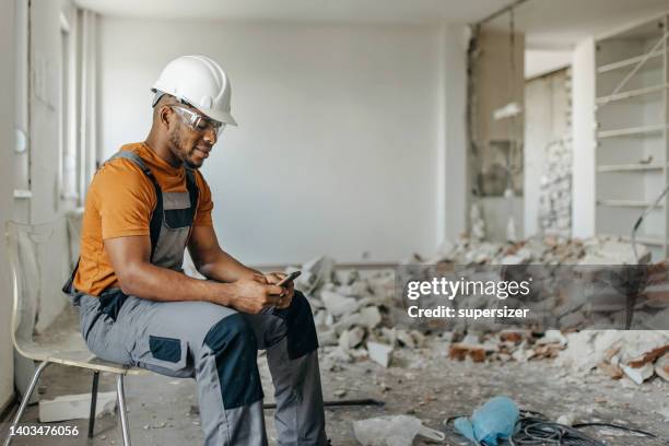 just checking my email - construction worker phone hand stock pictures, royalty-free photos & images