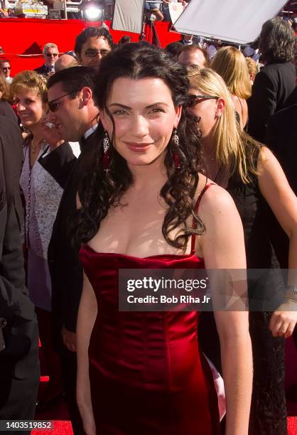 Julianna Margulies arrives at the 52nd Emmy Awards Show at the Shrine Auditorium, September 12, 1999 in Los Angeles, California.