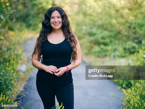 woman enjoying an active lifestyle - body conscious stock pictures, royalty-free photos & images