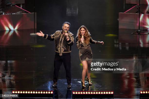 Singers Mijares and Lucero perform during a concert as part of the "Hasta que se nos hizo" tour at Auditorio Nacional on June 17, 2022 in Mexico...