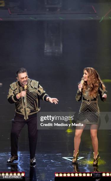 Singers Mijares and Lucero perform during a concert as part of the "Hasta que se nos hizo" tour at Auditorio Nacional on June 17, 2022 in Mexico...