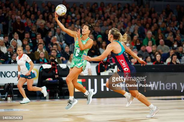 Verity Simmons of the Fever in action against Liz Watson of the Vixens during the Super Netball Semi Final match between Melbourne Vixens and West...