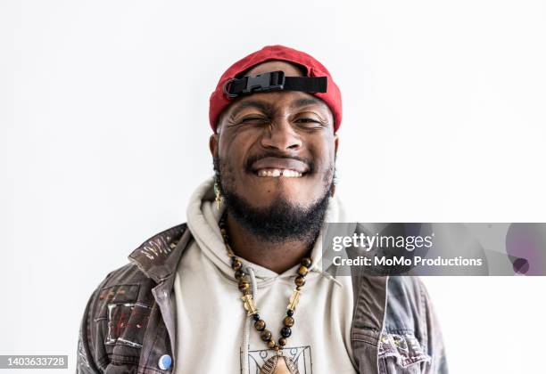 studio portrait of male hip-hop dancer - hip hop stockfoto's en -beelden