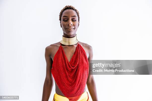 studio portrait of fashionable female professional dancer - collier et femme photos et images de collection