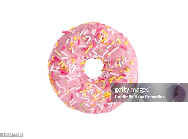 pink doughnut isolated on white background - donut fotografías e imágenes de stock