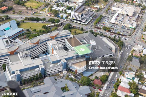 aerial view of princess alexandra hospital in brisbane, australia from helicopter approach - hospital brisbane foto e immagini stock