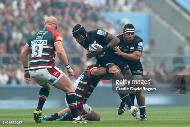 Mako Vunipola supports Maro Itoje of Saracens is challenged by Ellis Genge of Leicester Tigers during the Gallagher Premiership Rugby Final match...