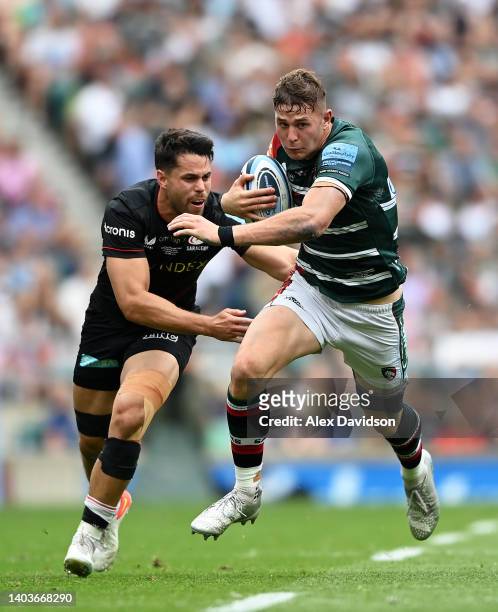 Freddie Steward of Leicester Tigers runs with the ball whilst under pressure from Sean Maitland of Saracens during the Gallagher Premiership Rugby...
