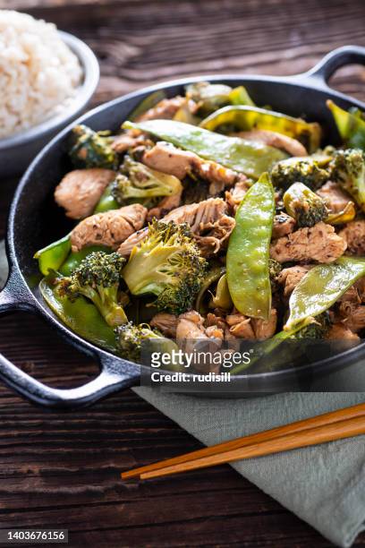 chicken broccoli stir fry - cast iron stock pictures, royalty-free photos & images